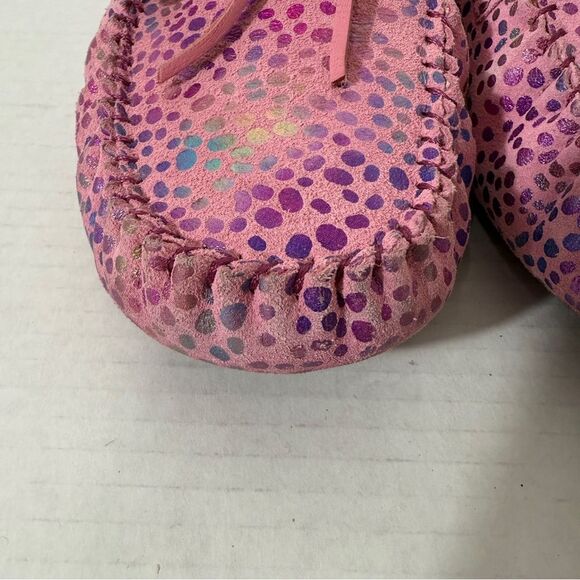 UGG Girls Dakota Spots Pink Iridescent Rainbow Dots Moccasin Slippers Size 6 - Picture 12 of 12